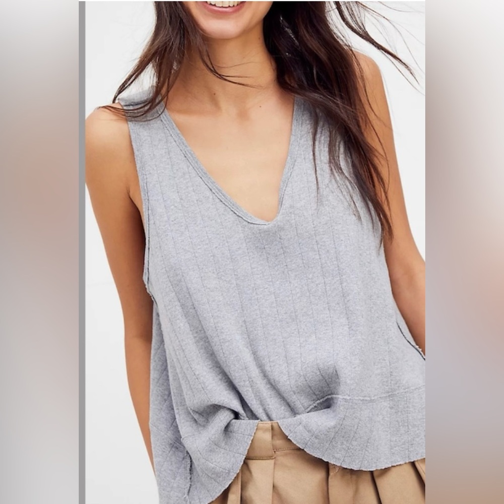 We the Free Harper Tank RED - Picture 2 of 6